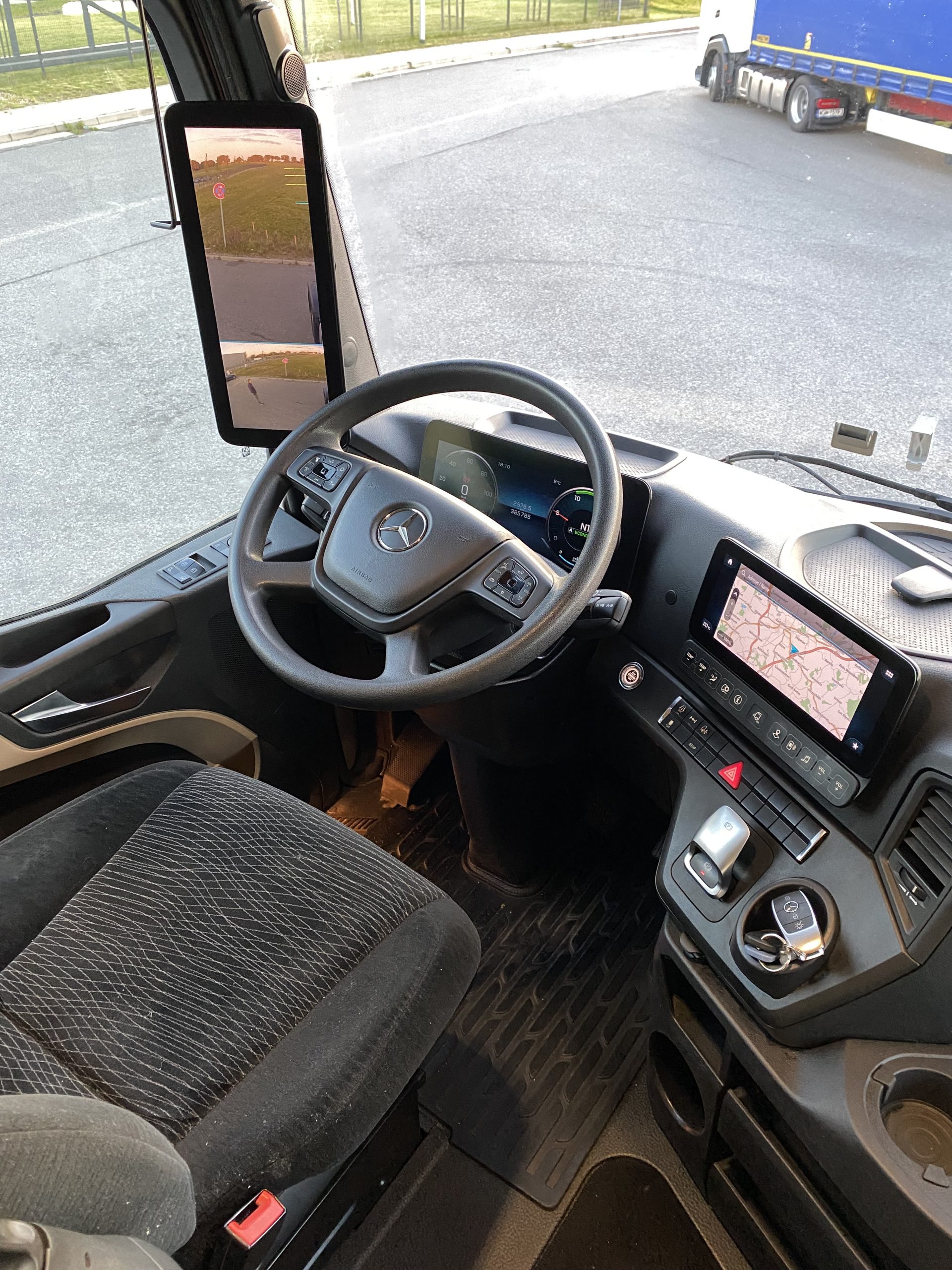 #3 Mercedes-Benz Actros 1845 – Bild 7